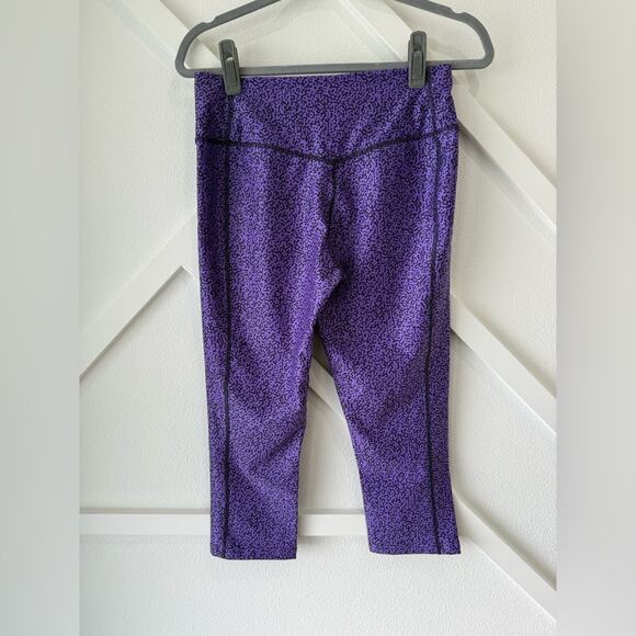 Nike Dri-Fit Purple Print Cropped Leggings Size Medium - Picture 8 of 9